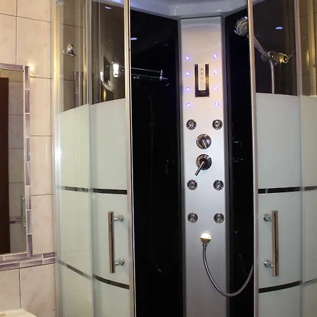 아피타카메레 라디 2*