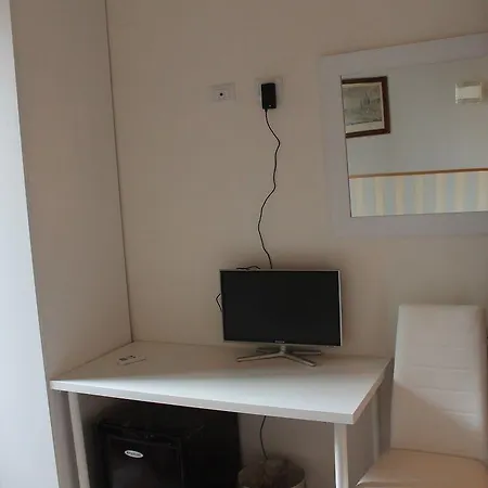 아피타카메레 라디 2*